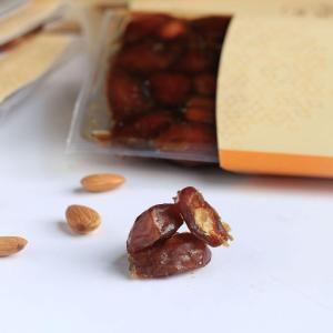 Khalas Alahsa Stuffed w Almonds Vacuum Date
